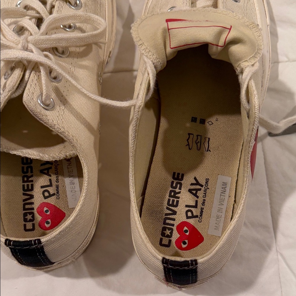 Comme des Garcons PLAY men’s Cream and Red Sneakers - Picture 6 of 12